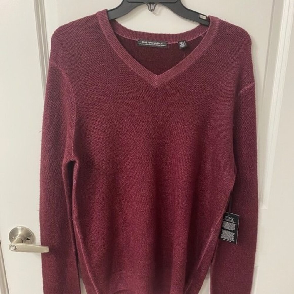 Saks Fifth Avenue Mens V-Neck Sweater Burgundy Medium M 100% Merino Wool NWT